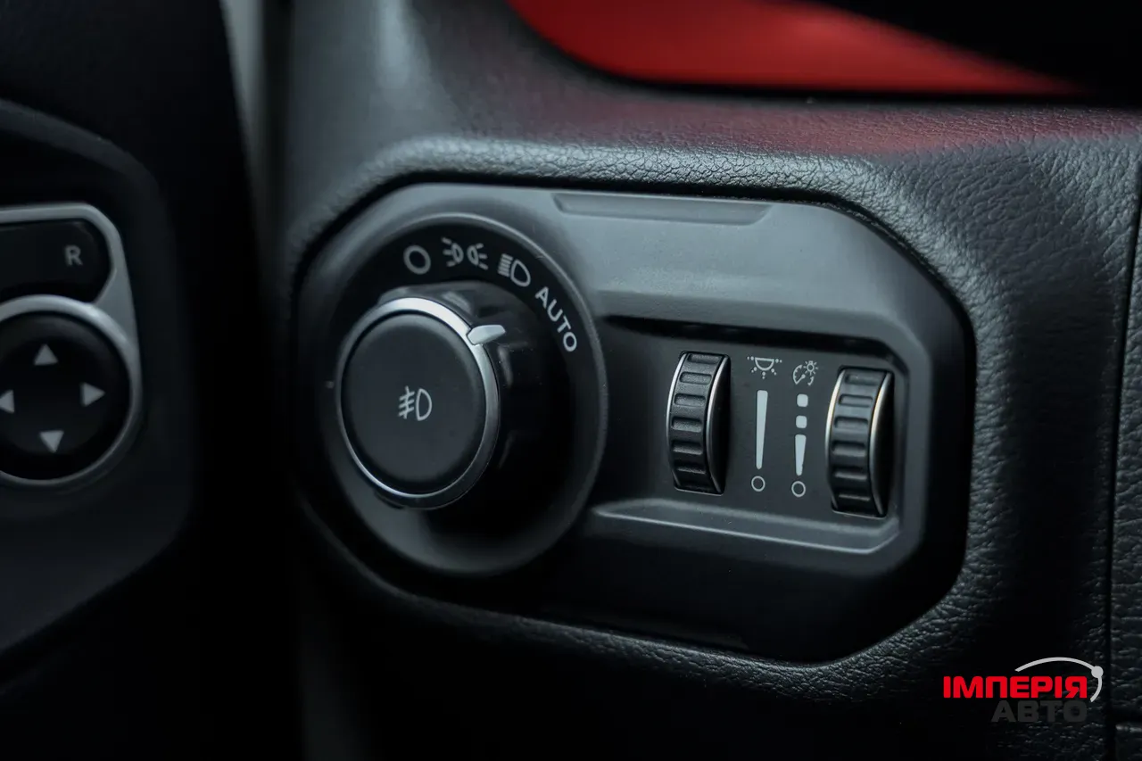 Jeep Wrangler - фото 21