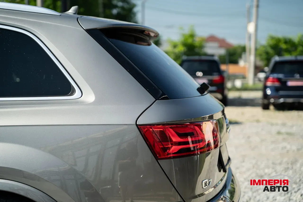 Audi Q7 - фото 8