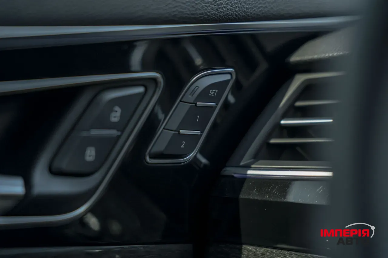 Audi Q7 - фото 29