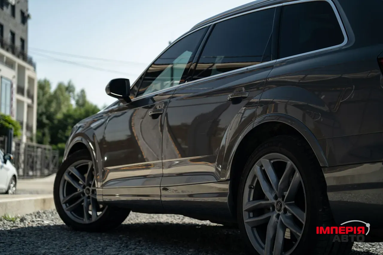 Audi Q7 - фото 21