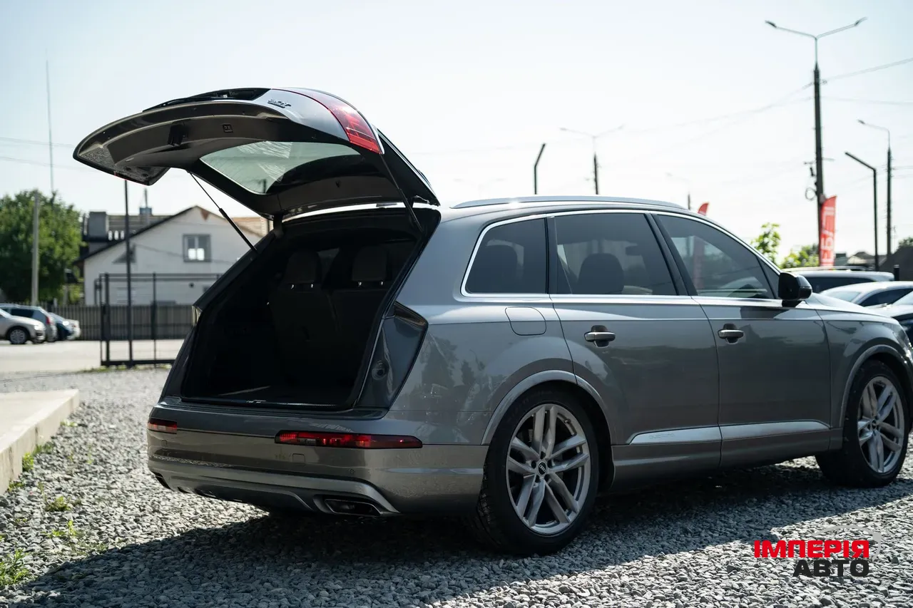 Audi Q7 - фото 24