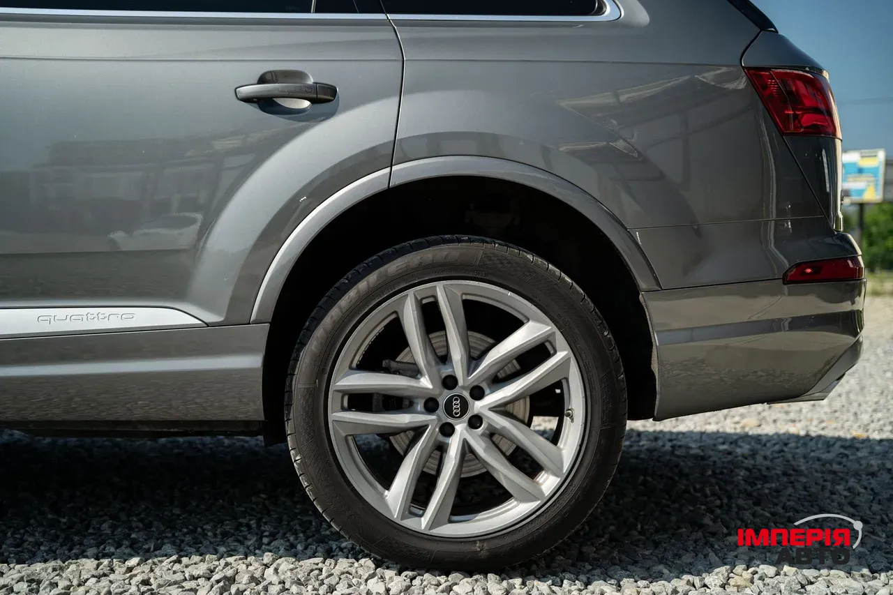 Audi Q7 - фото 23
