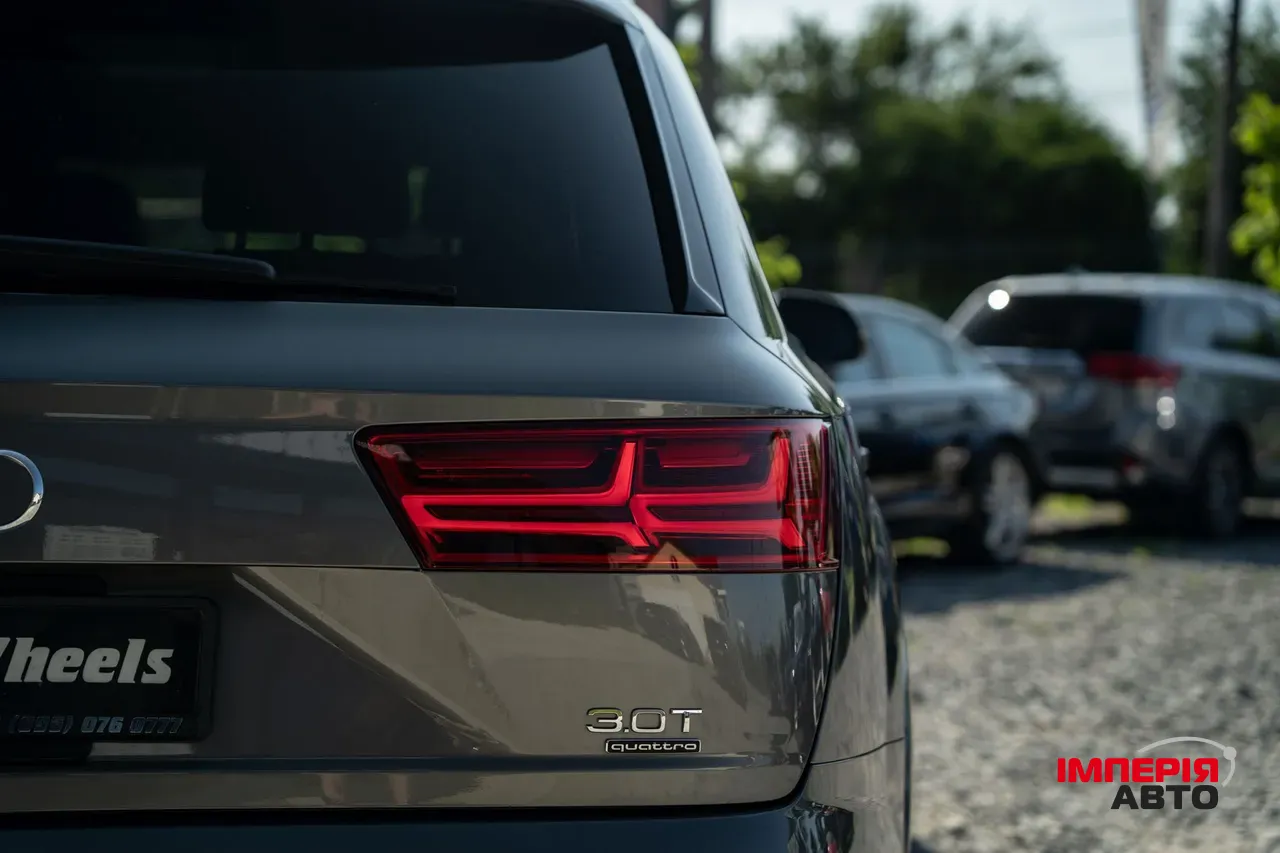Audi Q7 - фото 10
