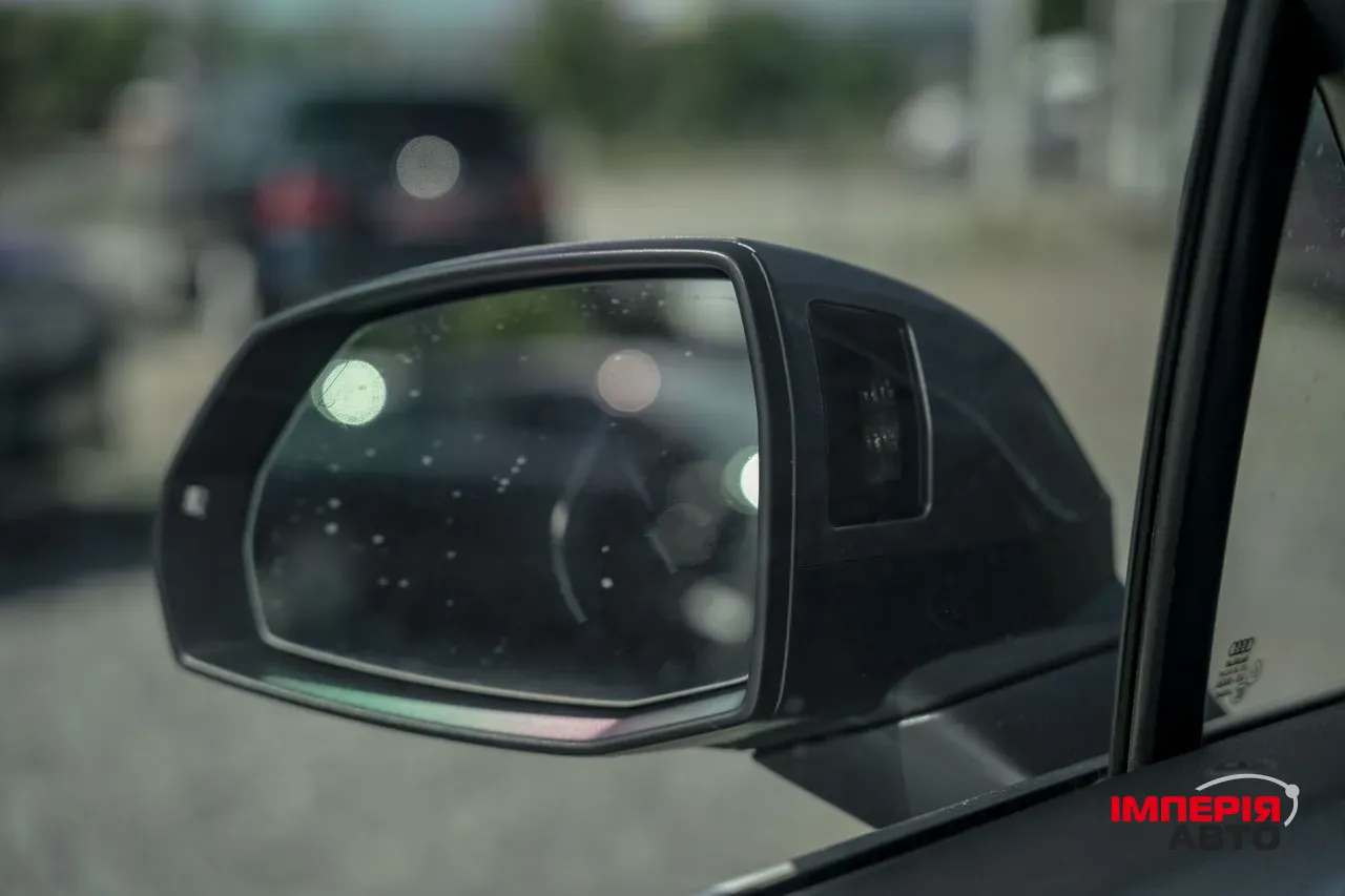 Audi Q7 - фото 25
