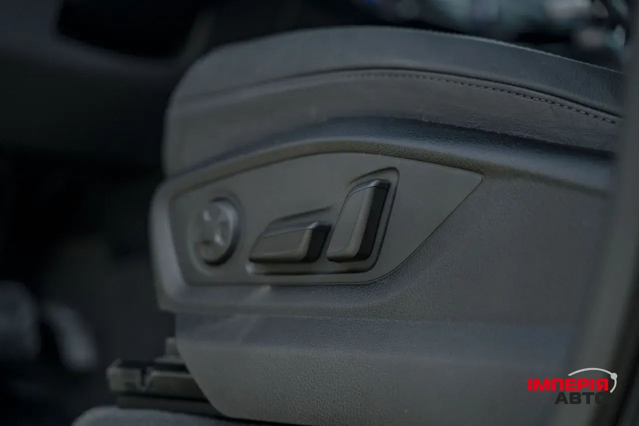 Audi Q7 - фото 28