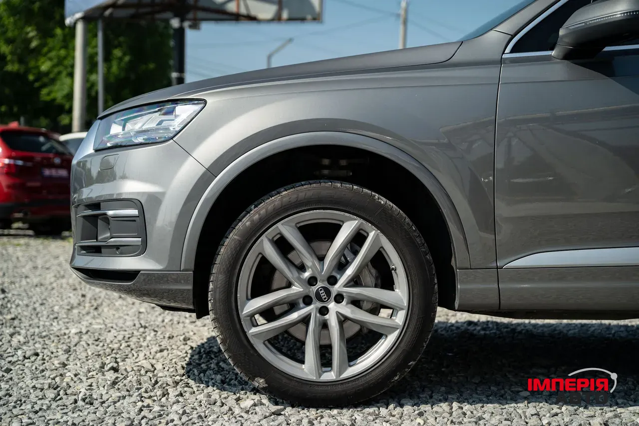 Audi Q7 - фото 22