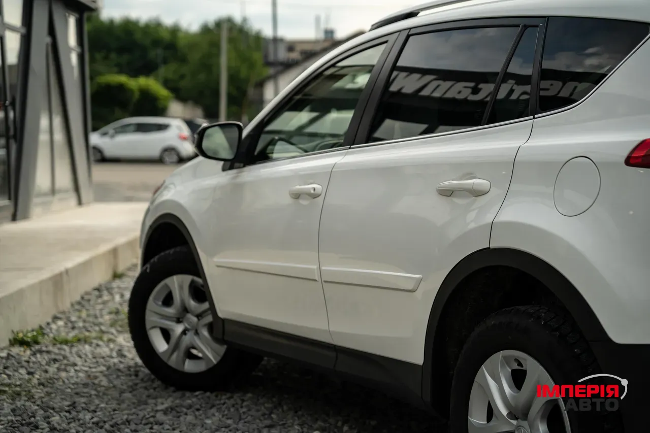 Toyota RAV4 - фото 8