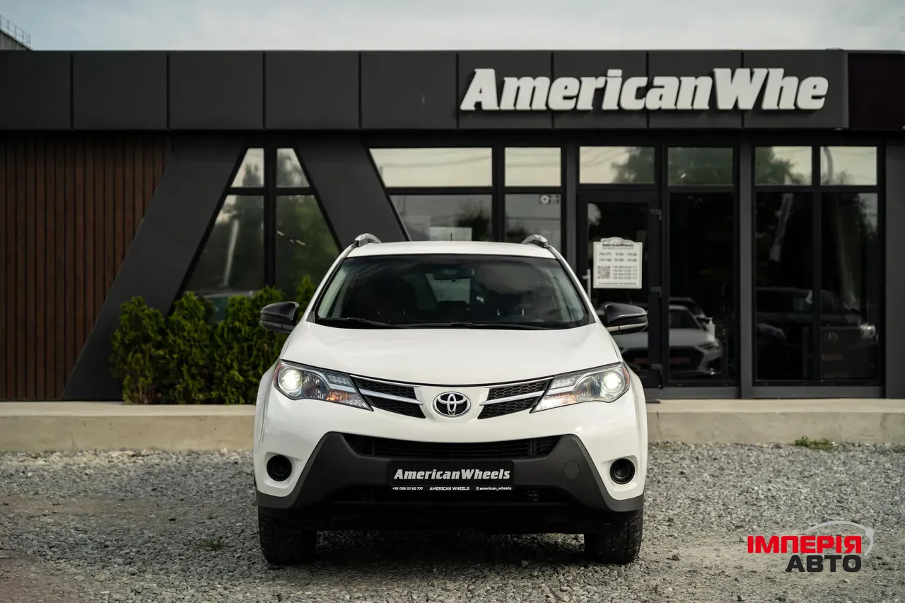 Toyota RAV4 - фото 2