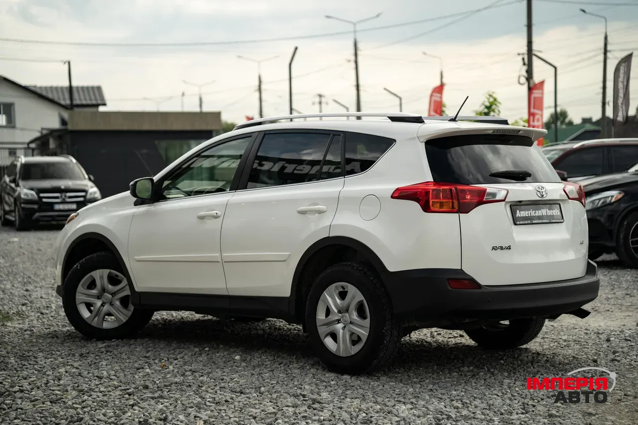 Toyota RAV4 - фото 7