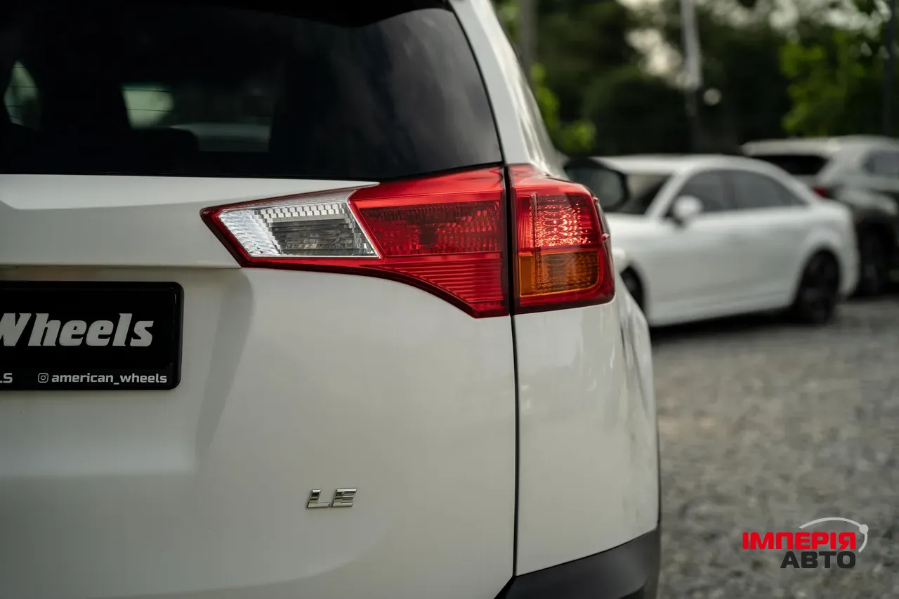 Toyota RAV4 - фото 12