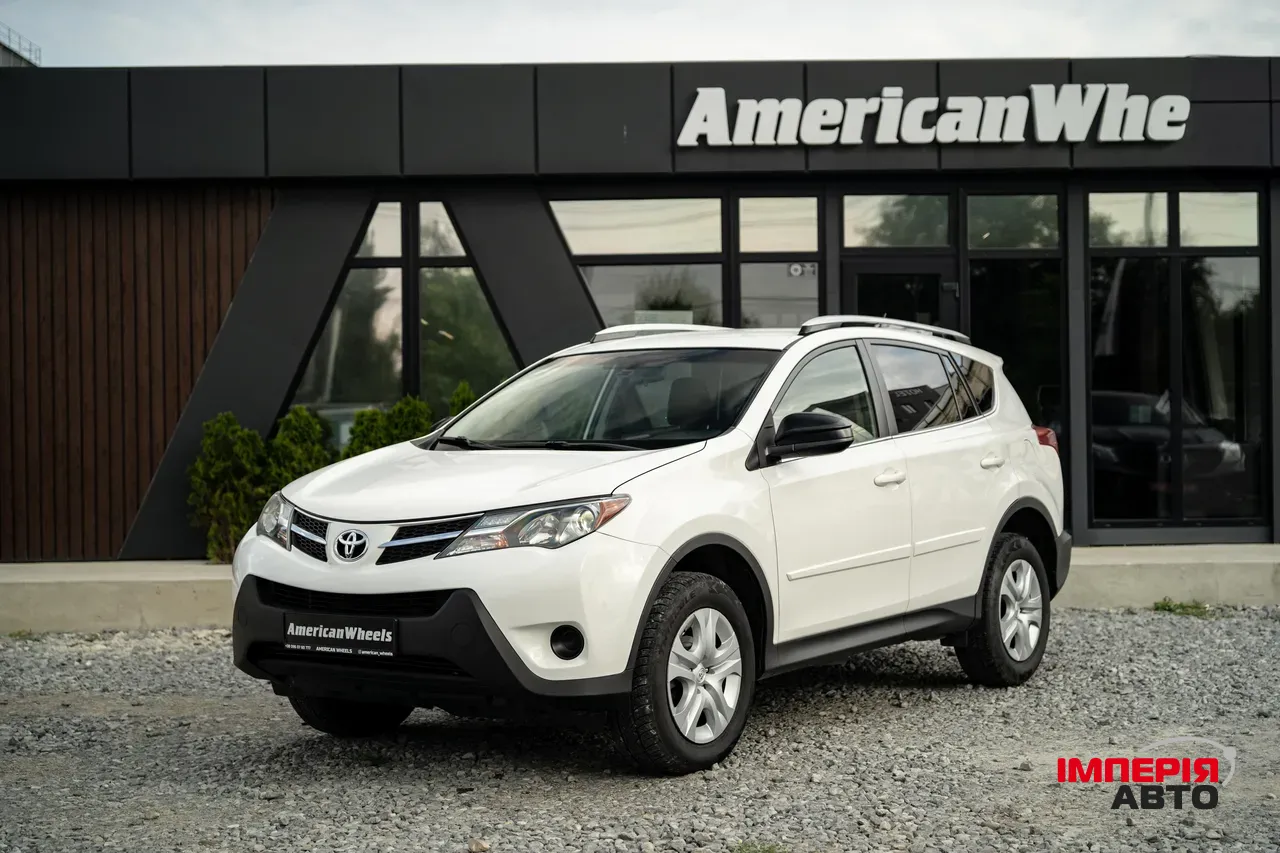 Toyota RAV4 - фото 1
