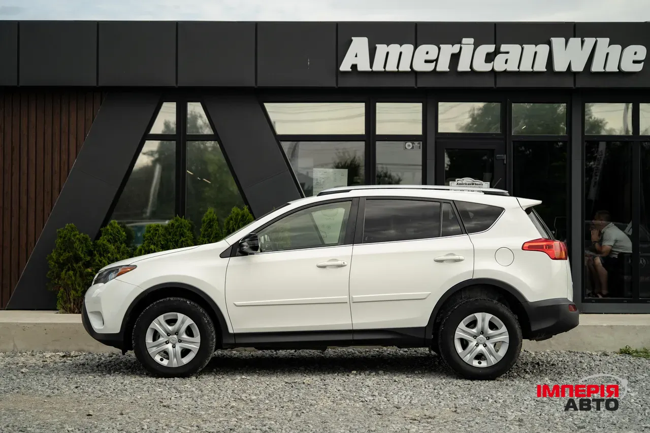 Toyota RAV4 - фото 4