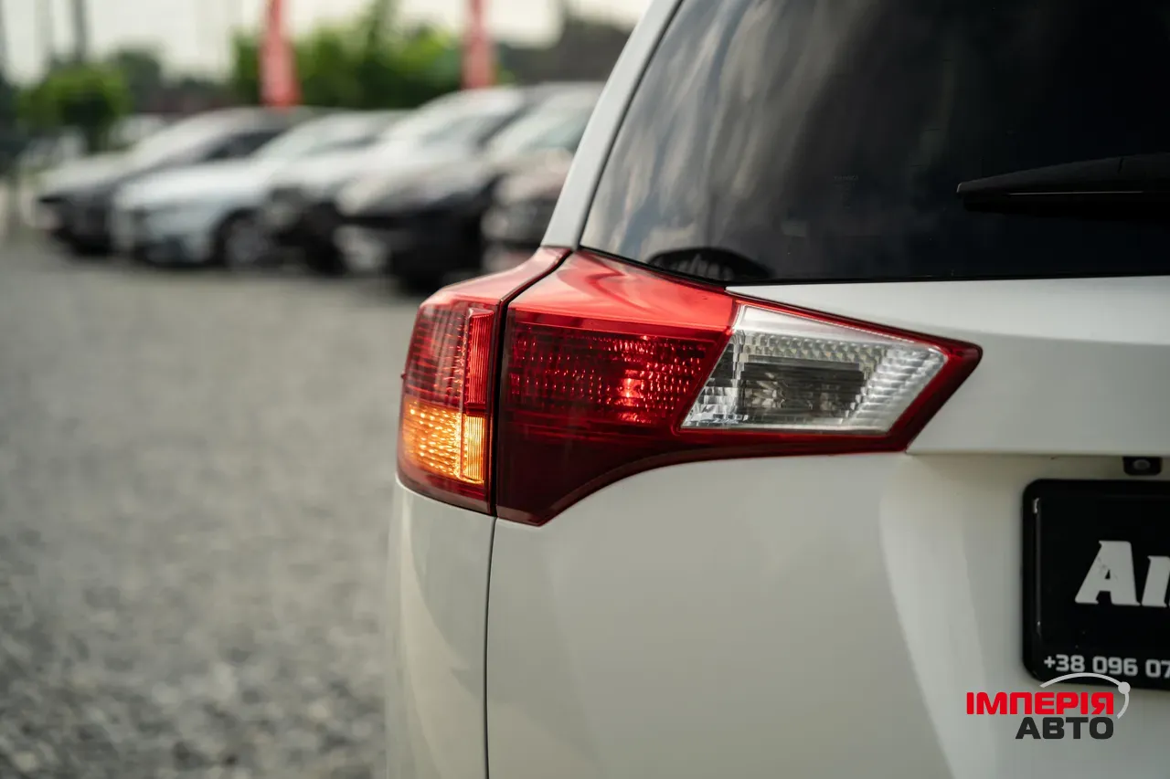 Toyota RAV4 - фото 11