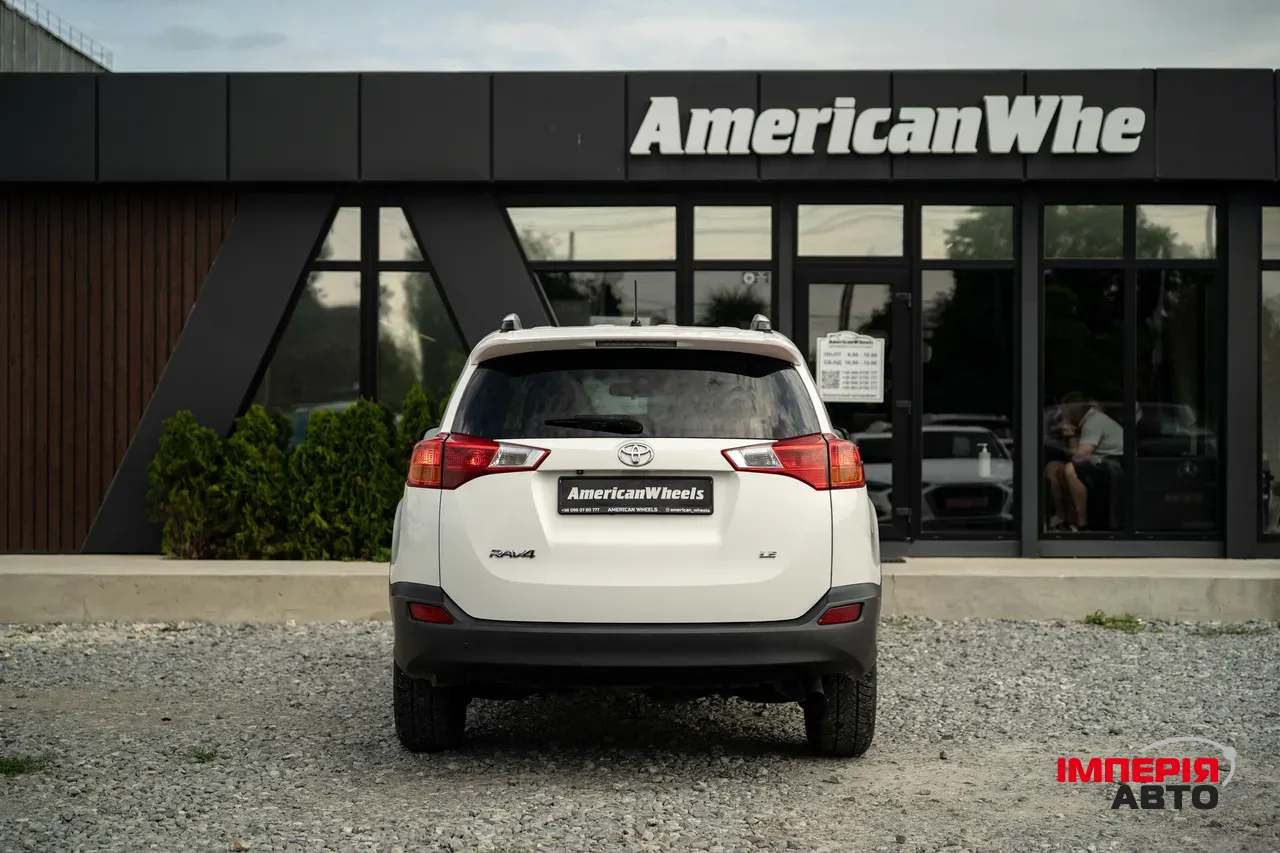 Toyota RAV4 - фото 6