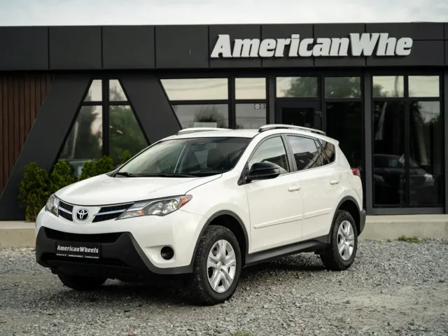 Toyota RAV4 - фото 1