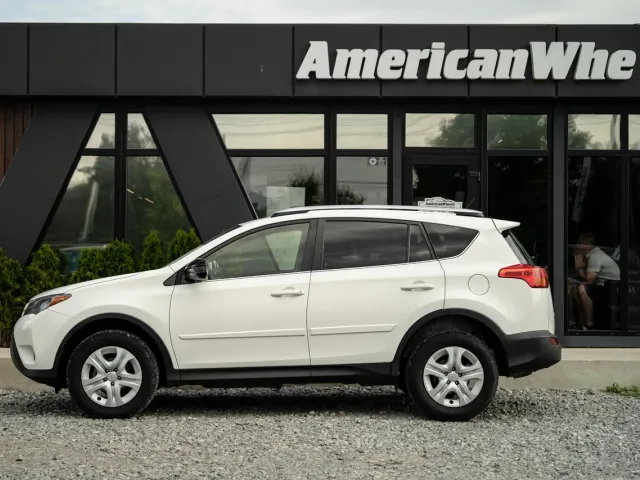 Toyota RAV4 - фото 4