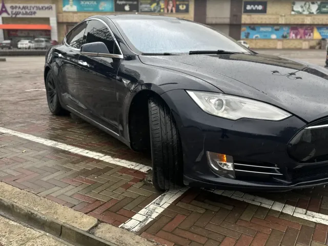 Tesla Model S - фото 2