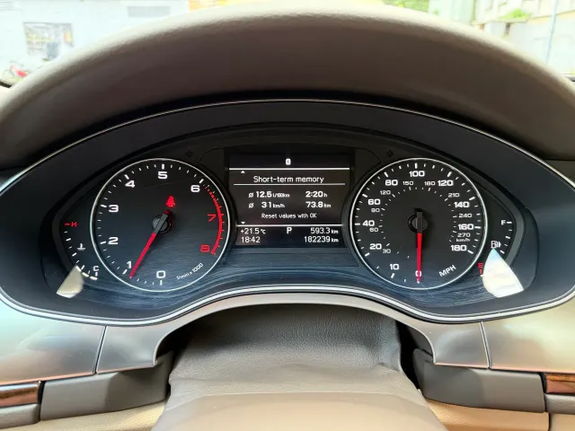 Audi A6 - фото 1