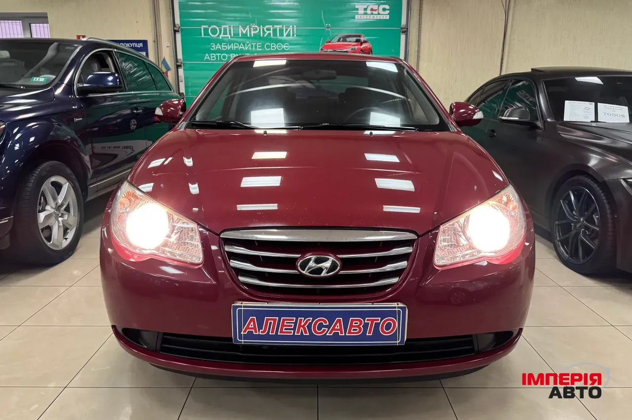 Hyundai Elantra - фото 2