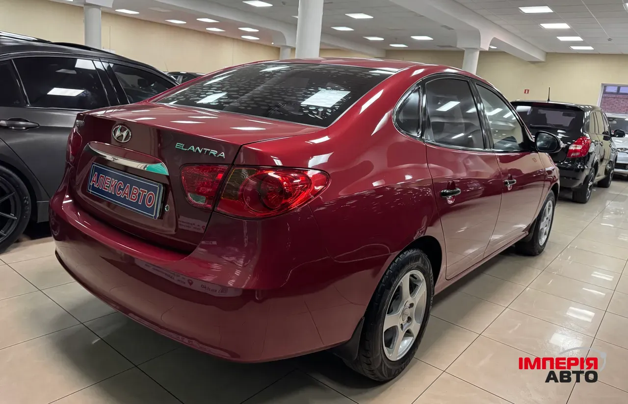 Hyundai Elantra - фото 6