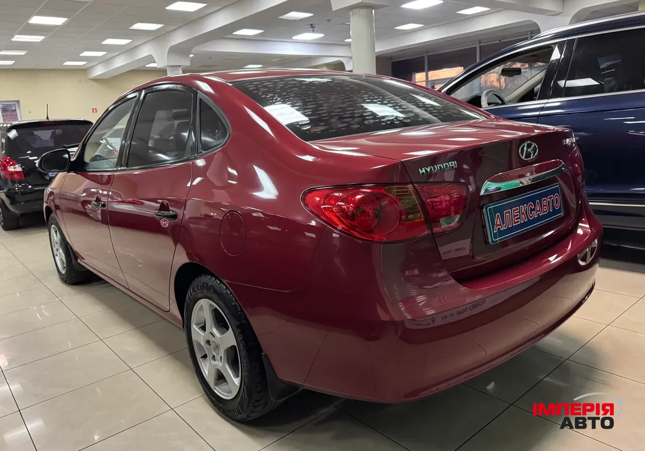 Hyundai Elantra - фото 4