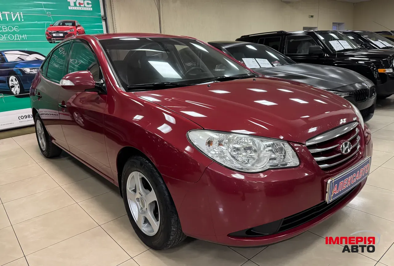 Hyundai Elantra - фото 1