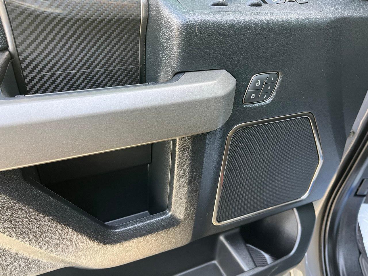 Ford F-150 - фото 1