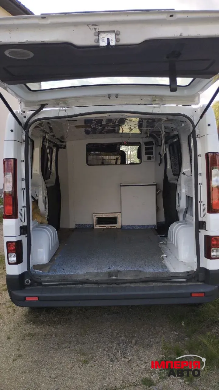 Renault Trafic - фото 11
