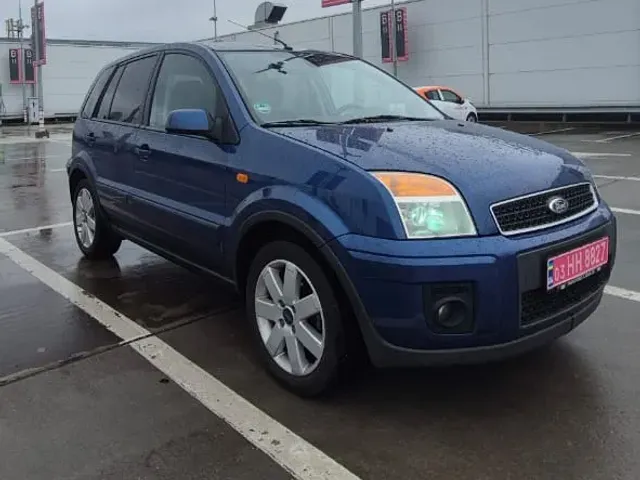 Ford Fusion - фото 1