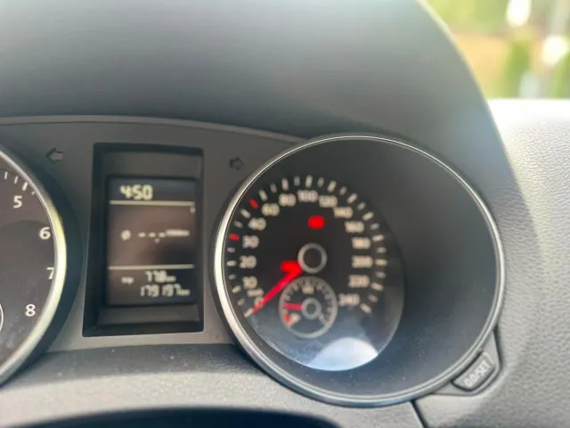 Volkswagen Golf - фото 5