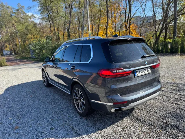 BMW X7 - фото 1