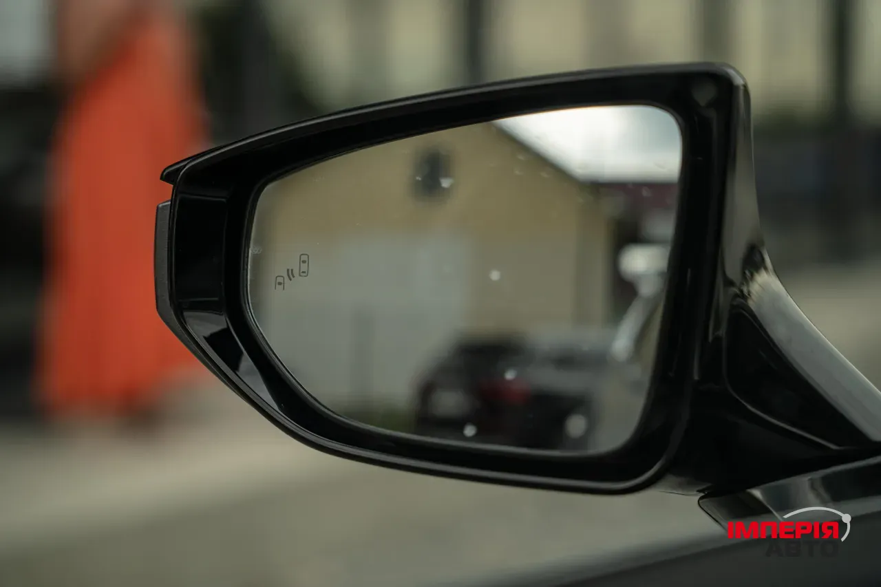 Lexus UX - фото 25