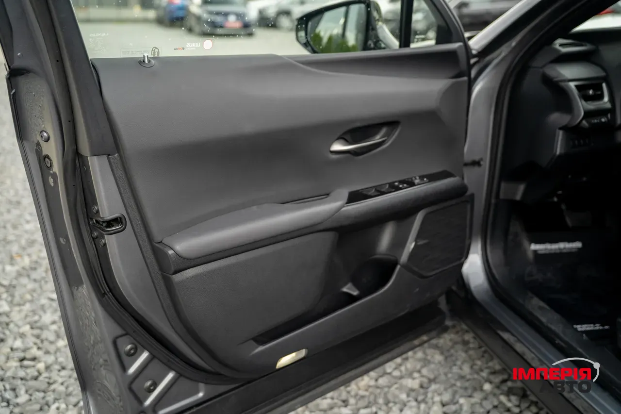 Lexus UX - фото 49