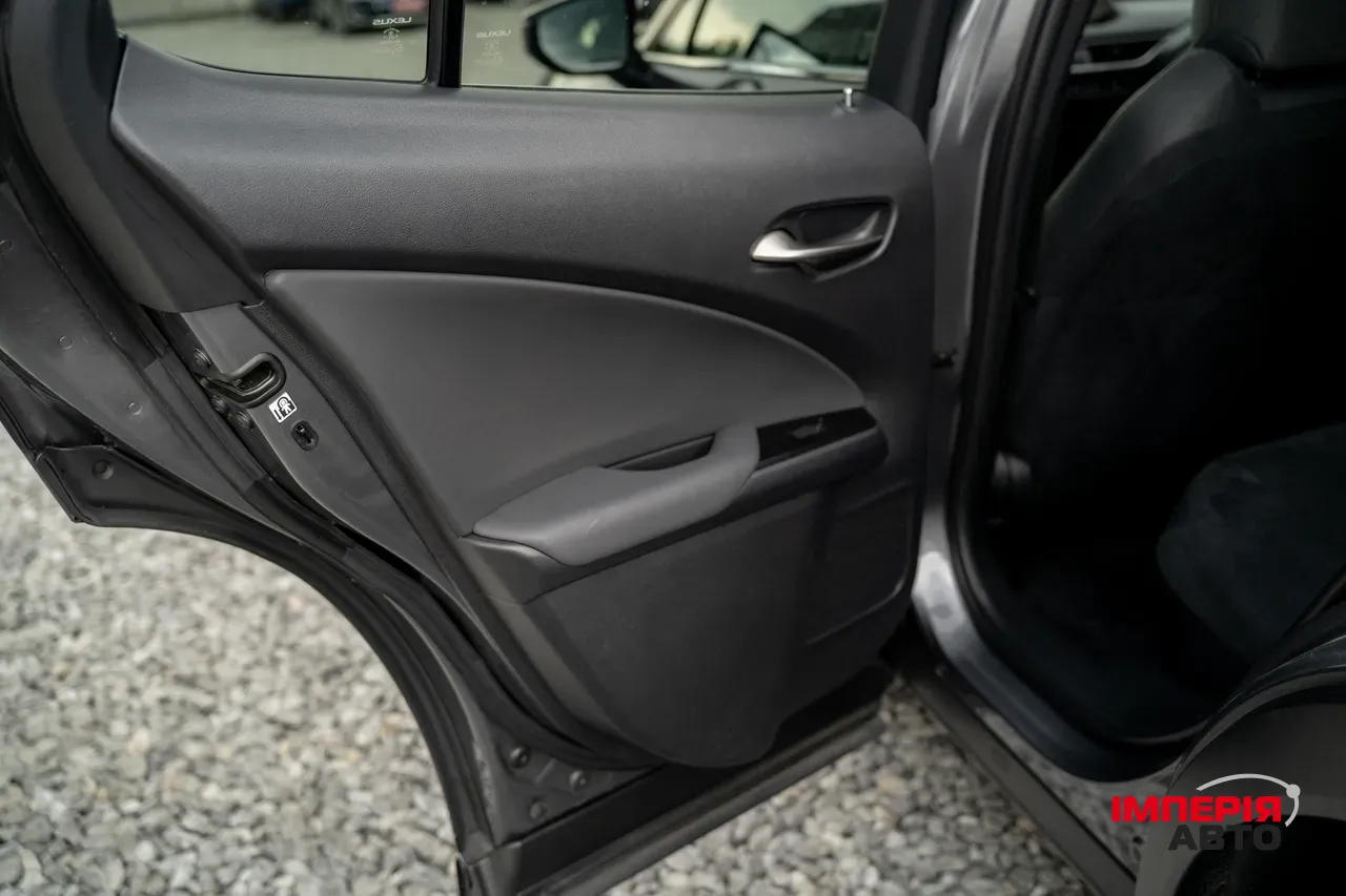 Lexus UX - фото 51