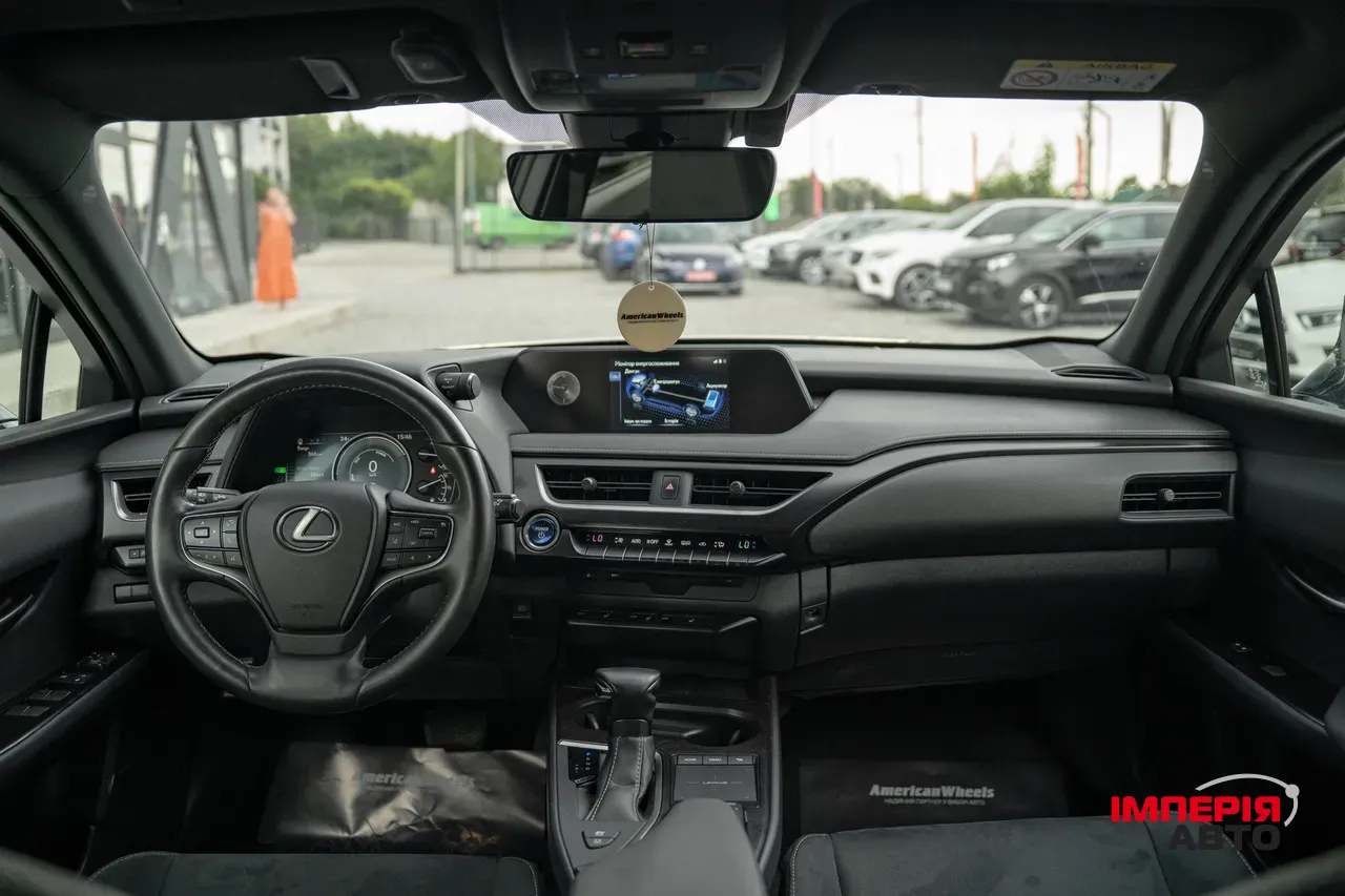 Lexus UX - фото 30
