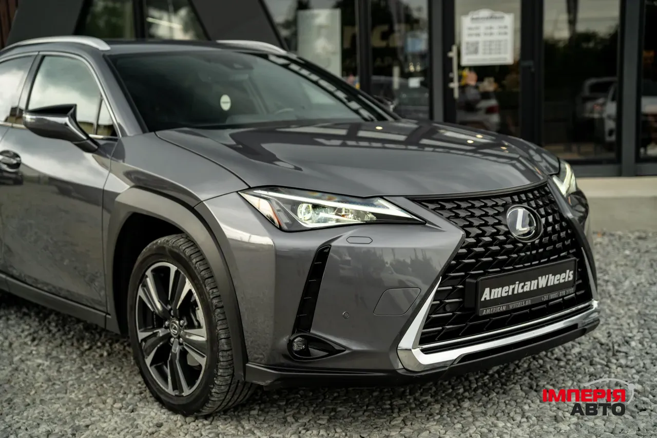 Lexus UX - фото 17