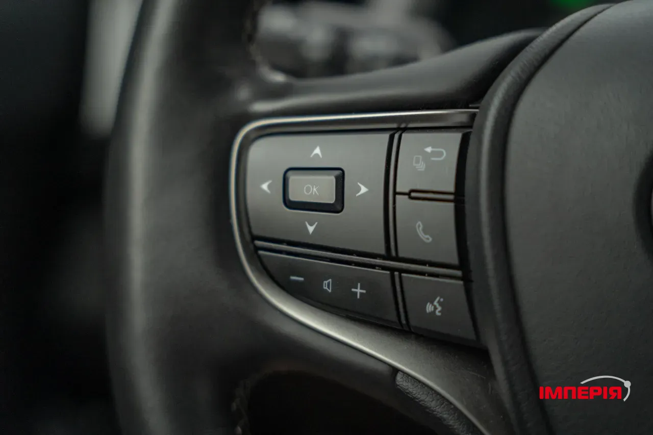 Lexus UX - фото 35