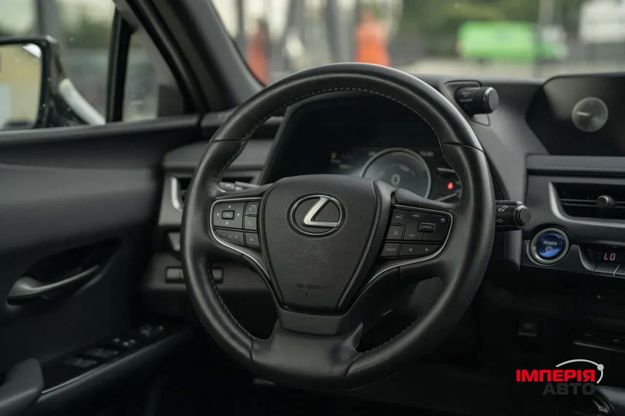 Lexus UX - фото 31