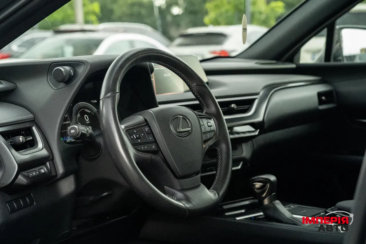 Lexus UX - фото 29