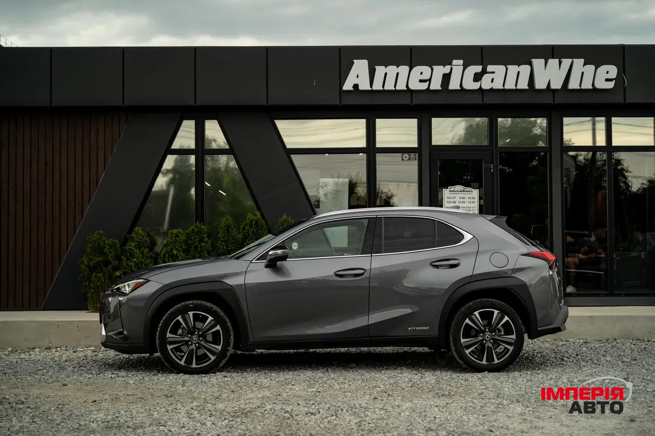 Lexus UX - фото 4