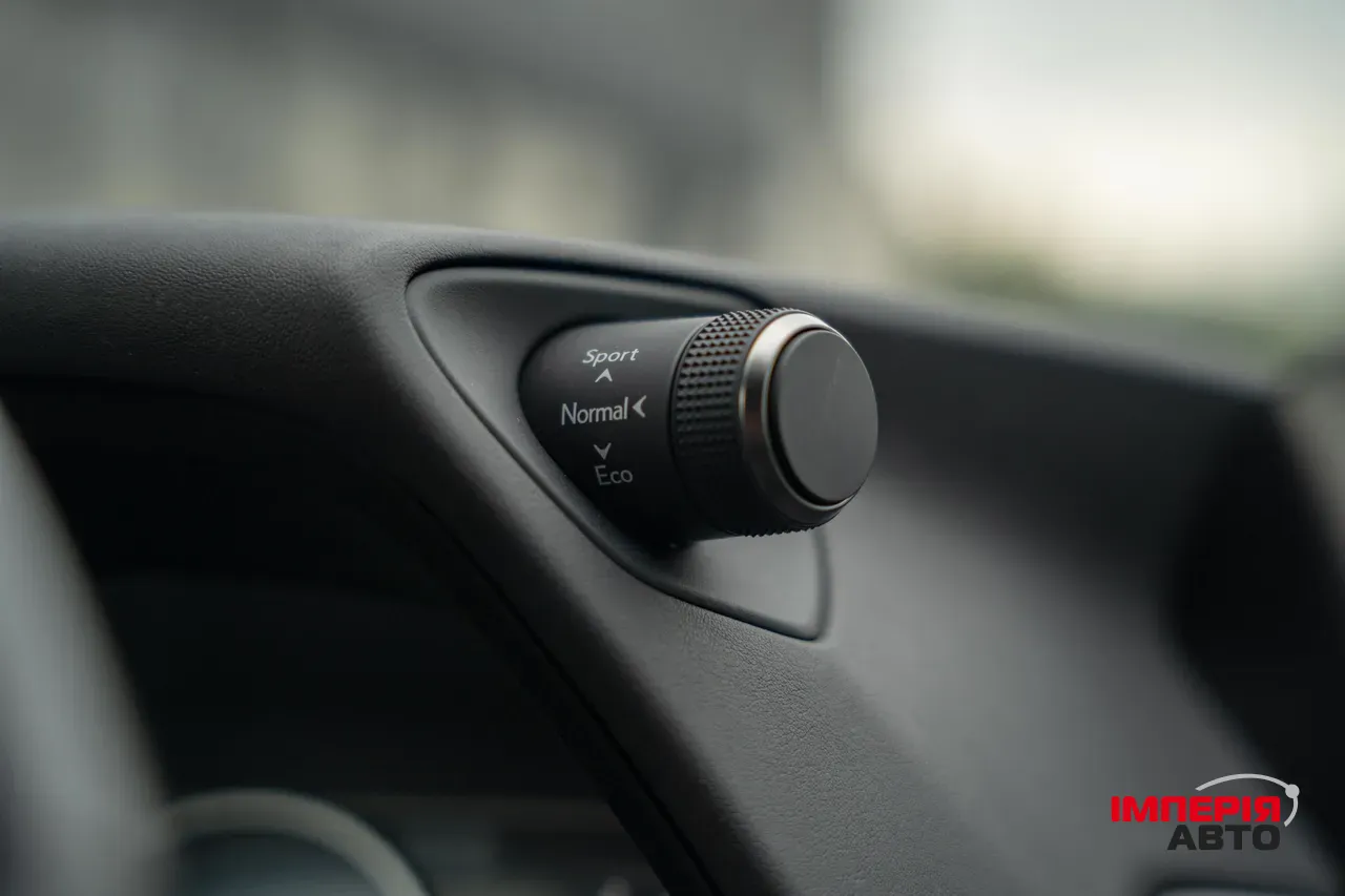 Lexus UX - фото 34