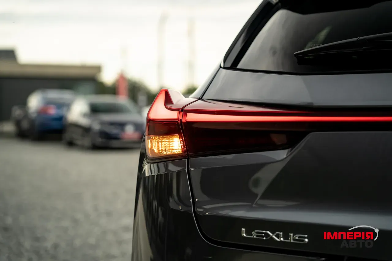 Lexus UX - фото 10