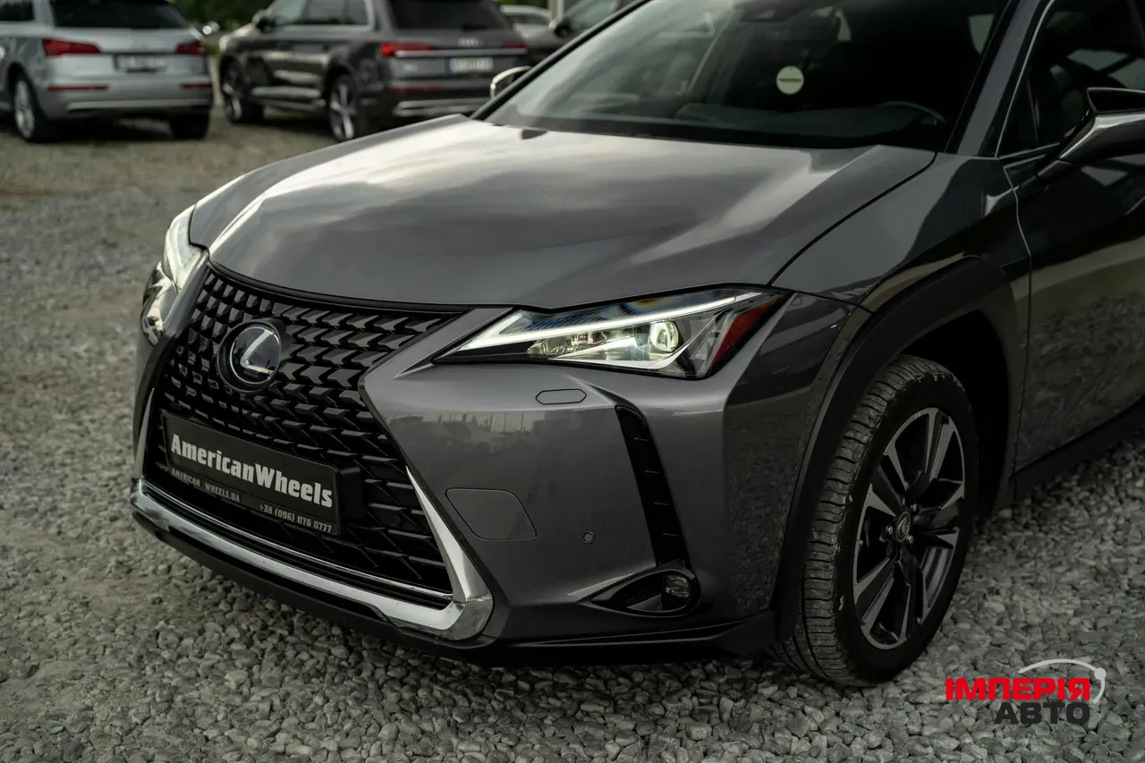 Lexus UX - фото 21