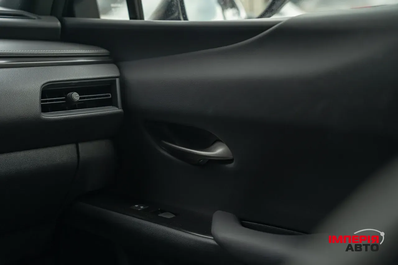 Lexus UX - фото 46