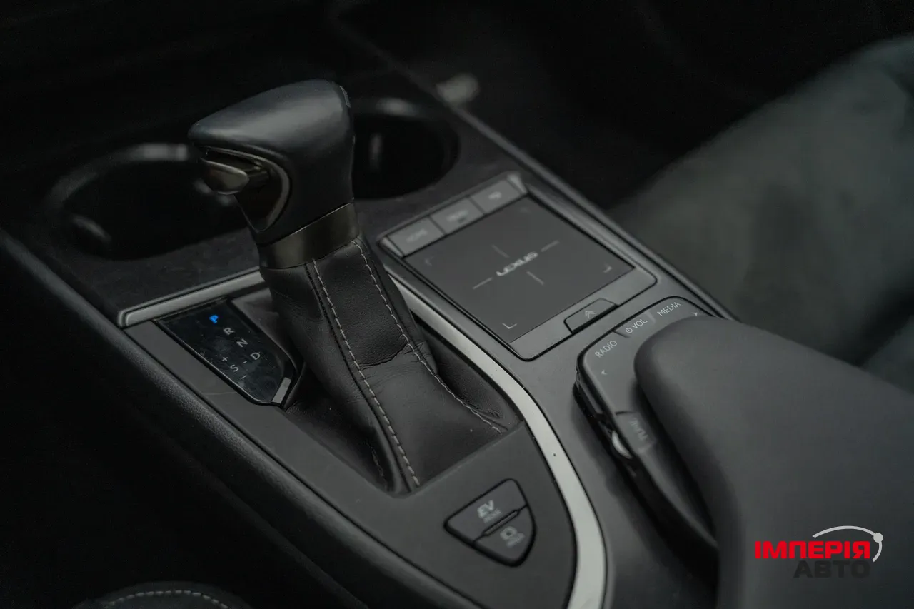 Lexus UX - фото 41