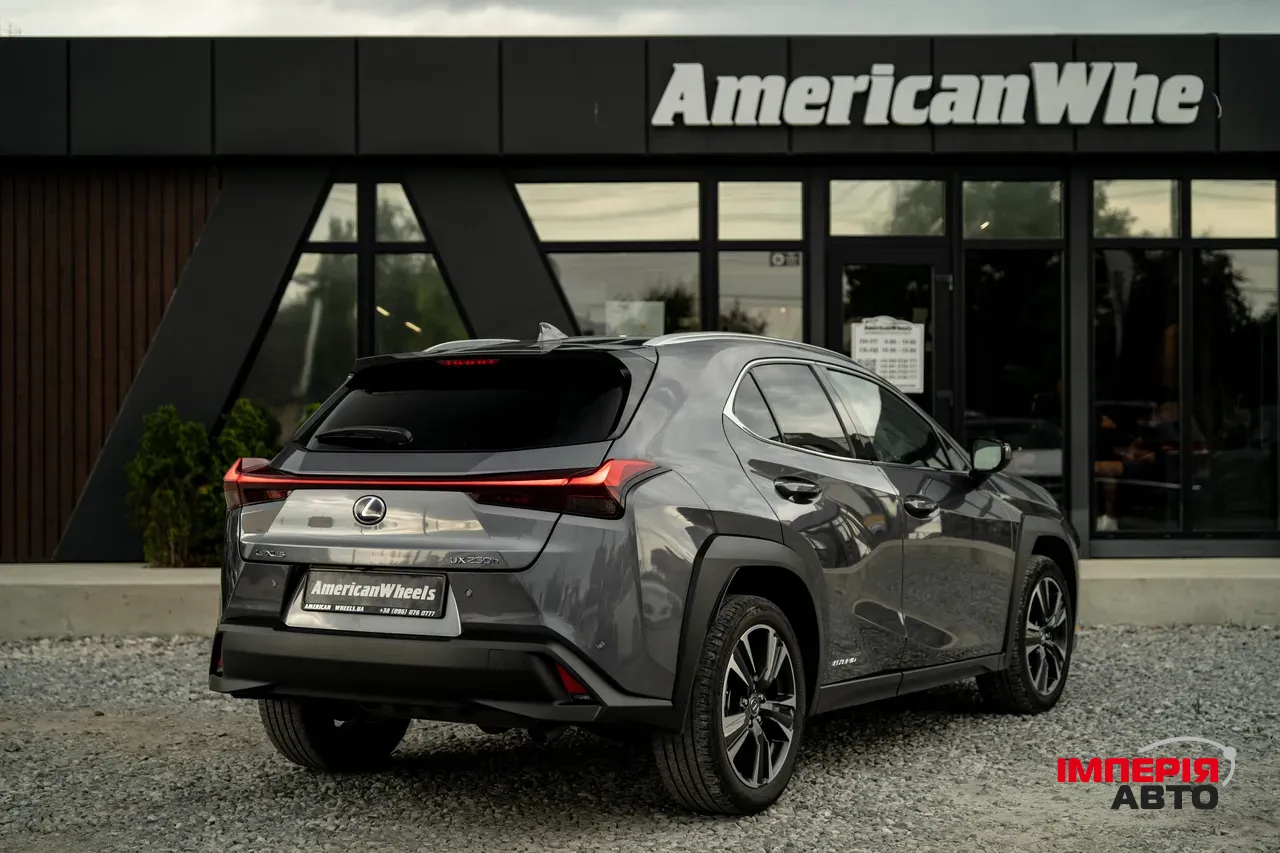 Lexus UX - фото 5