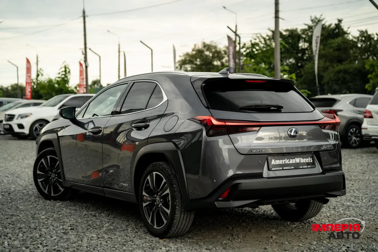 Lexus UX - фото 7