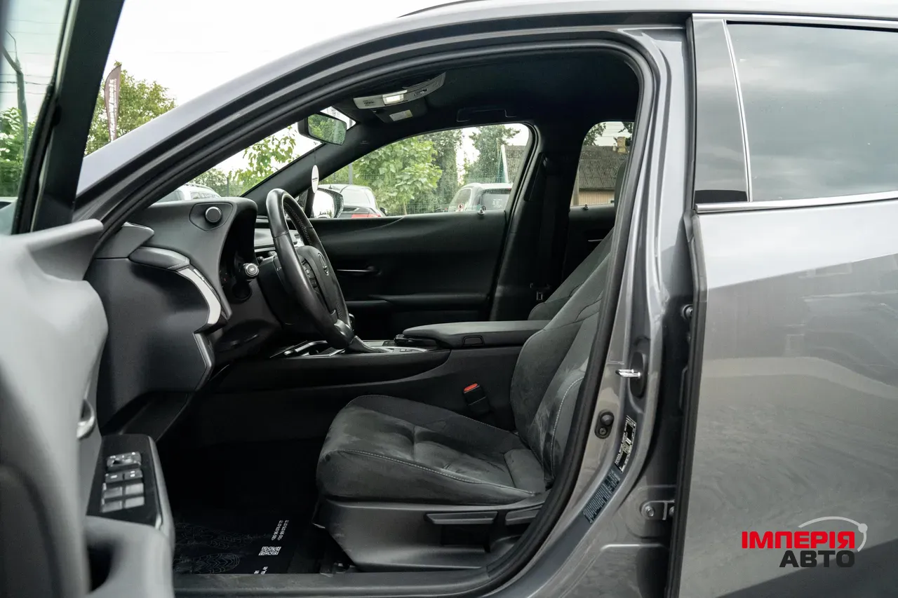 Lexus UX - фото 26