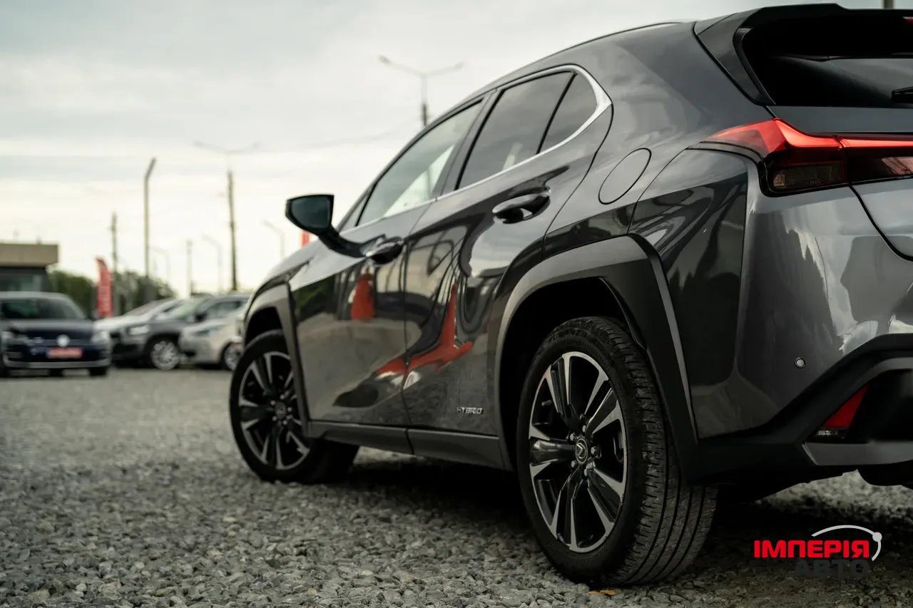 Lexus UX - фото 8