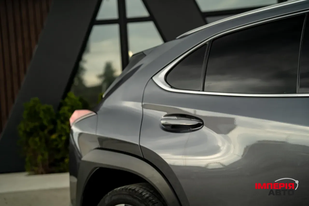 Lexus UX - фото 14